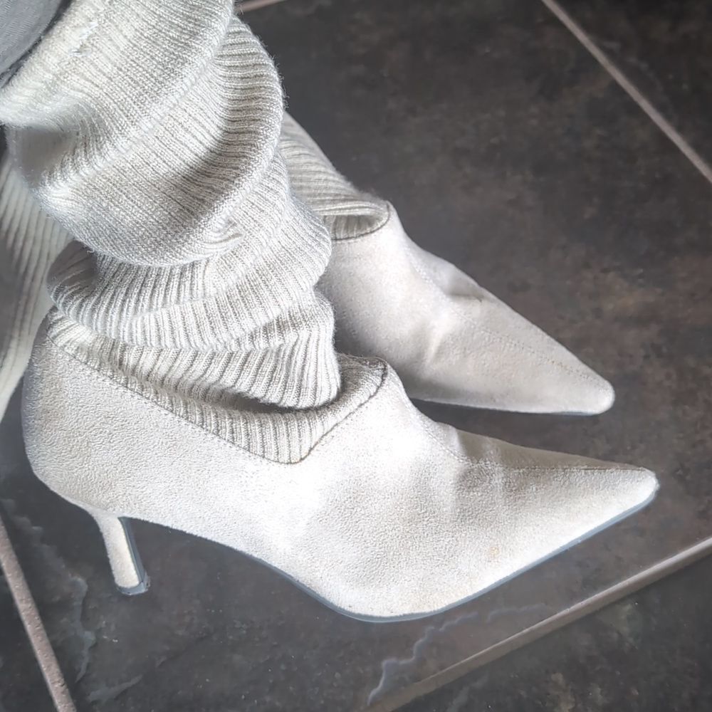 Vintage Rampage- Rory WinterโWhite Sweater Top Pointed Boots Vegan Leather 6.5